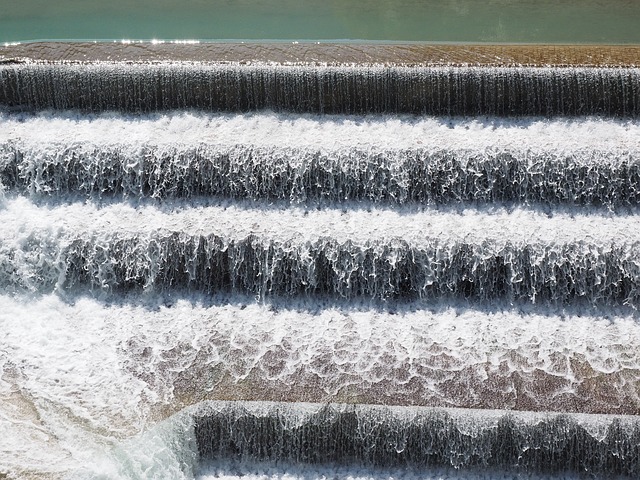 voda na schodech
