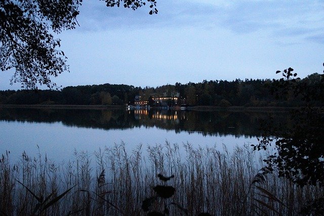 večer u jezera